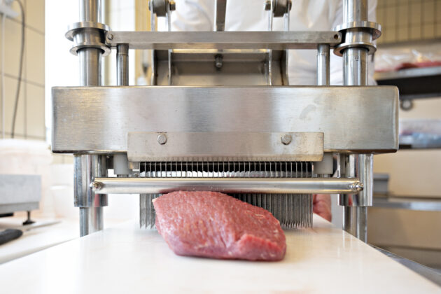 Tenderizing meat