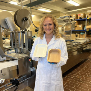Cellulose trays with both biodegradable and non-biodegradable coatings look good before packaging and direct contact with food, but during chilled storage and in contact with watery or fatty products, the trays’ functional properties may weaken. This depends on the type of product and the properties of the coating.