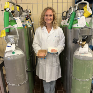 Modified atmosphere packaging is widely used to extend the shelf life of products such as meat and fish, but it requires good gas barrier properties and airtight sealing of the packages. This is challenging to achieve with cellulose-based materials, and combinations of different plastic materials are usually used to achieve optimal packaging for food preservation.