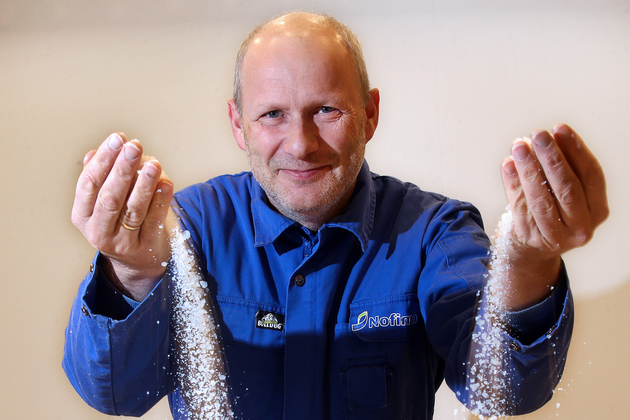 Senior Scientist Sjurdur Joensen works with salt, which is very useful for food preparedness.